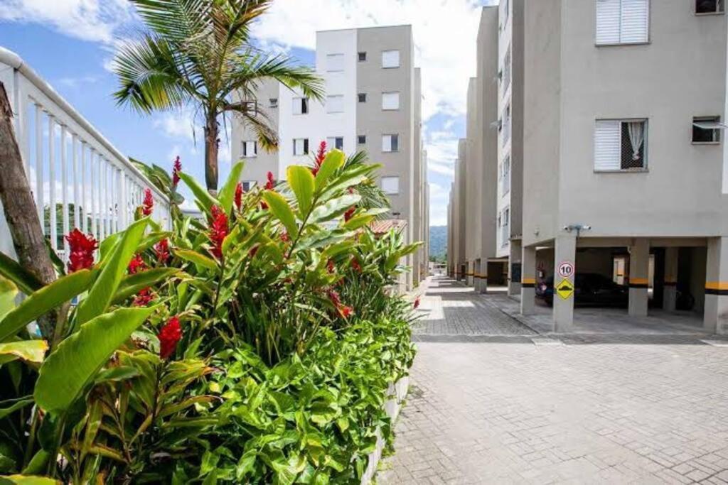 Apto Em Ubatuba Divisa Com A Praia De Itagua E Facil Acesso As Praias Fica Ao Lado Do Atacado Tenda Da Rodovia Rio Santos Eksteriør billede